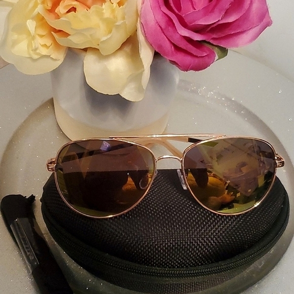 NWT Oscar De La Renta Rose Gold Sunglasses MOD3041  780 main image 16